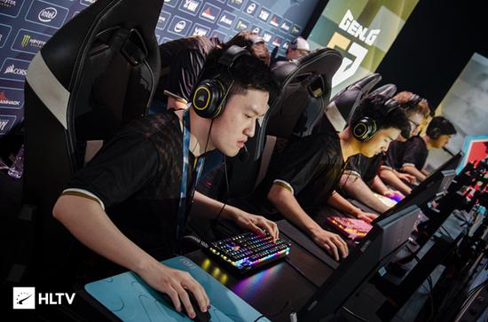 华硕NUC 16 Pro迷你主机正式上市，性能与设计兼备